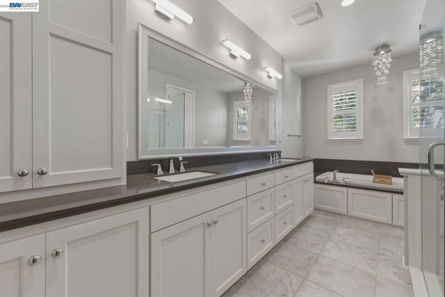 520 Sandalwood Dr, Livermore, CA 94551