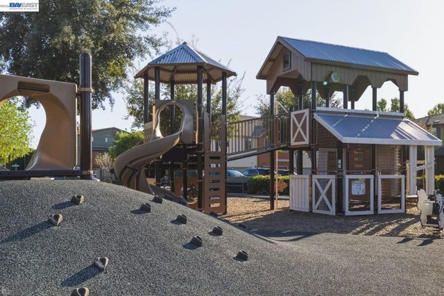 520 Sandalwood Dr, Livermore, CA 94551