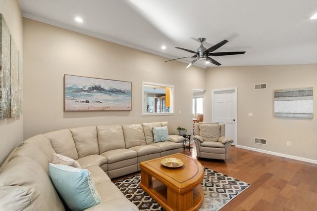 29 Carriage House Path, Ashland, MA 01721