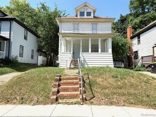 54 Hudson Avenue, Pontiac, MI 48342