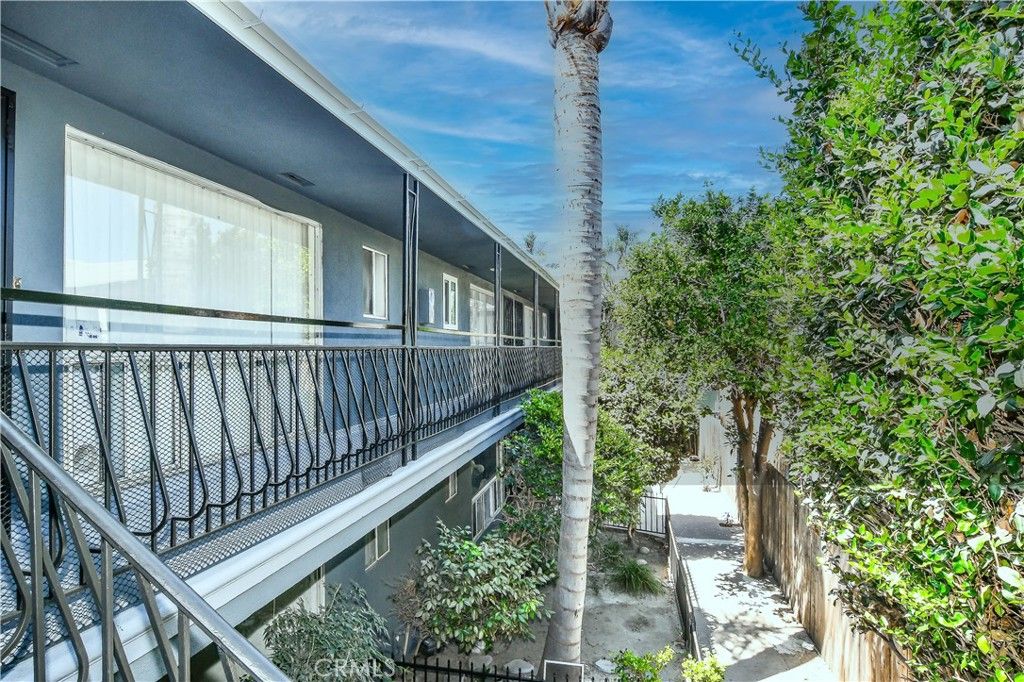 2015 Cedar Ave, Long Beach, CA 90806 — photo 2
