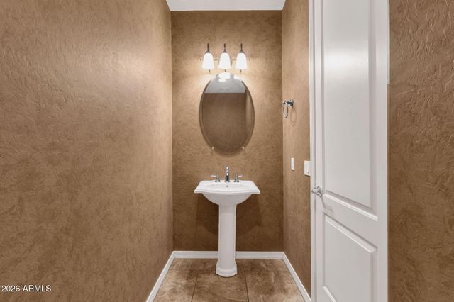 3927 E Waller Lane, Phoenix, AZ 85050
