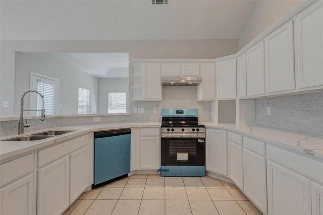 12551 Lake Conroe Hills Dr, Willis, TX 77318