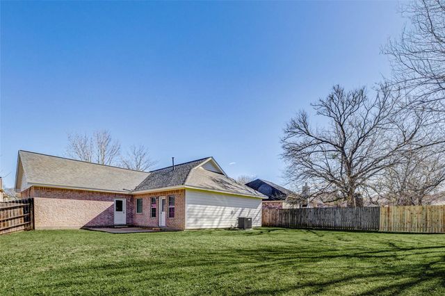 12551 Lake Conroe Hills Dr, Willis, TX 77318