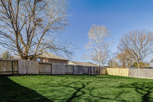 12551 Lake Conroe Hills Dr, Willis, TX 77318