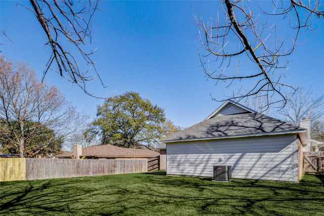 12551 Lake Conroe Hills Dr, Willis, TX 77318