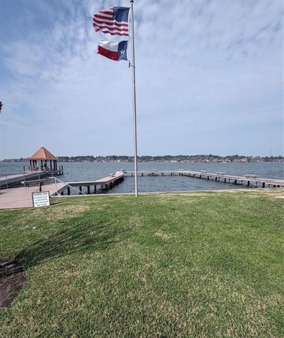 12551 Lake Conroe Hills Dr, Willis, TX 77318