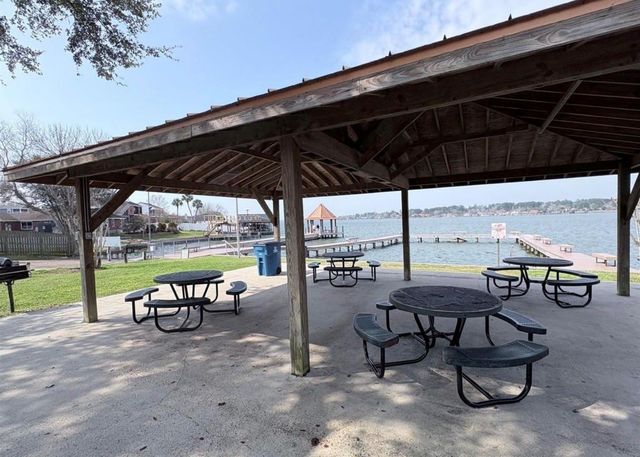 12551 Lake Conroe Hills Dr, Willis, TX 77318