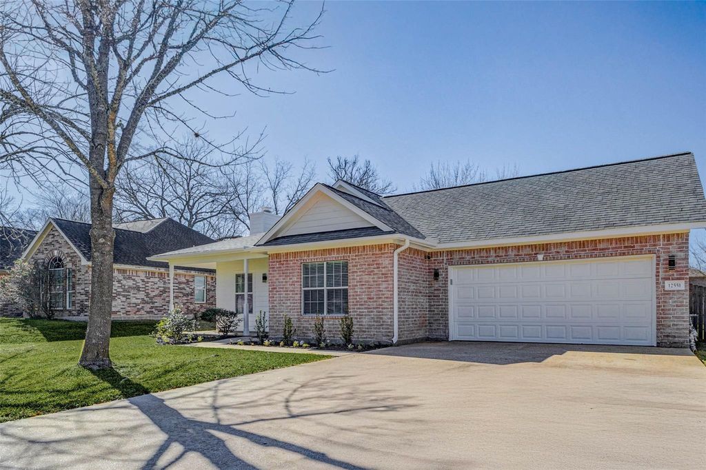 12551 Lake Conroe Hills Dr, Willis, TX 77318