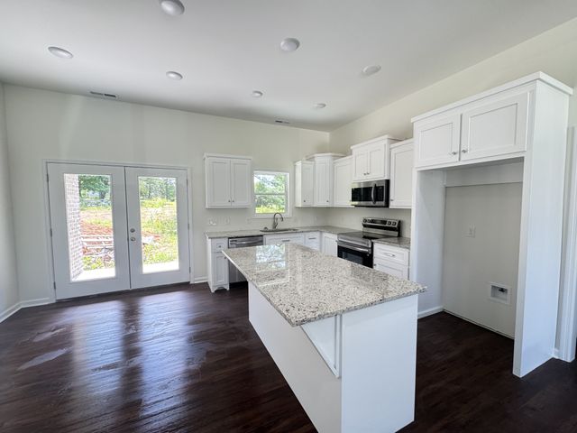 100 Lexie Ln, Lawrenceburg, TN 38464