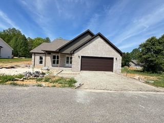 100 Lexie Ln, Lawrenceburg, TN 38464