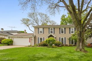 220 White Fawn Trail, Downers Grove, IL 60516