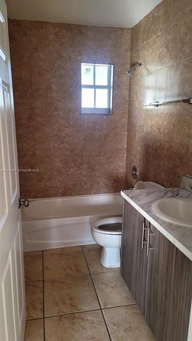 3252 NW 94 ST 0, Miami, FL 33147