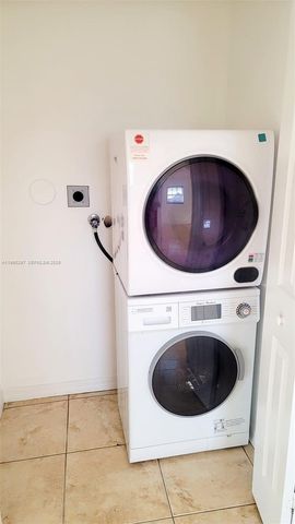 3252 NW 94 ST 0, Miami, FL 33147