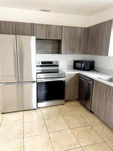 3252 NW 94 ST 0, Miami, FL 33147