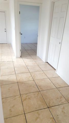 3252 NW 94 ST 0, Miami, FL 33147