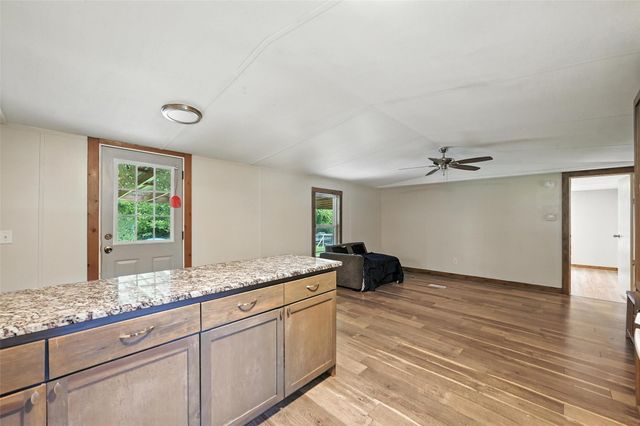 525 Surrey Lane, Burleson, TX 76028