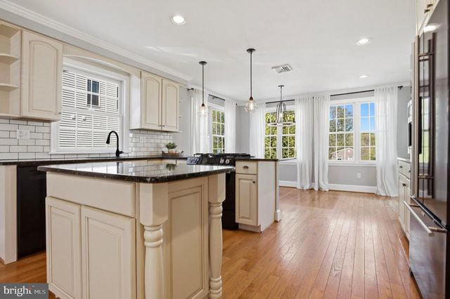 908 SUMMIT AVE, Schwenksville, PA 19473