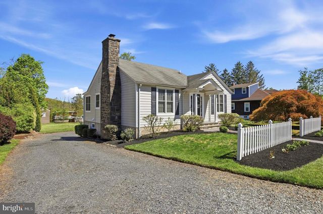 908 SUMMIT AVE, Schwenksville, PA 19473