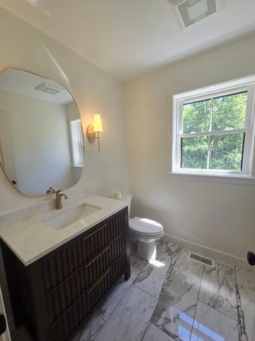 160 Willard Rd, Ashburnham, MA 01430