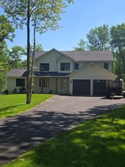 160 Willard Rd, Ashburnham, MA 01430