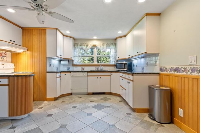 19 Rowley Hill Rd, Sterling, MA 01564