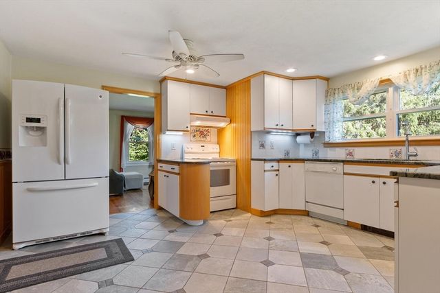 19 Rowley Hill Rd, Sterling, MA 01564
