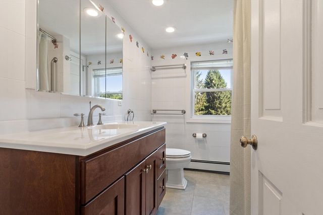 19 Rowley Hill Rd, Sterling, MA 01564