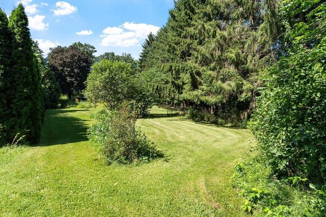 19 Rowley Hill Rd, Sterling, MA 01564