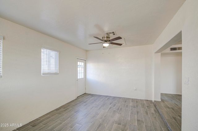 1129 E SOUTH MOUNTAIN Avenue, Phoenix, AZ 85042