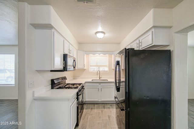 1129 E SOUTH MOUNTAIN Avenue, Phoenix, AZ 85042