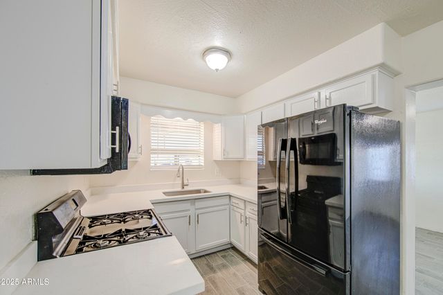 1129 E SOUTH MOUNTAIN Avenue, Phoenix, AZ 85042