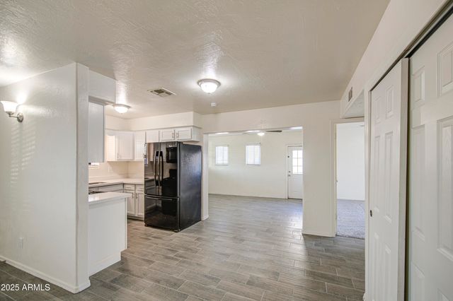 1129 E SOUTH MOUNTAIN Avenue, Phoenix, AZ 85042