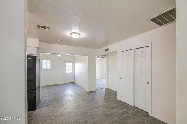 1129 E SOUTH MOUNTAIN Avenue, Phoenix, AZ 85042