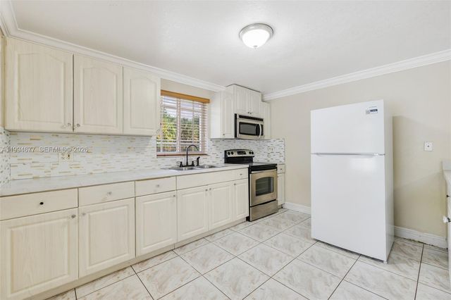 674 W 23rd Street, Hialeah, FL 33010