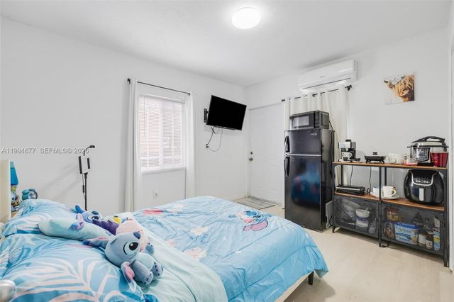 674 W 23rd Street, Hialeah, FL 33010