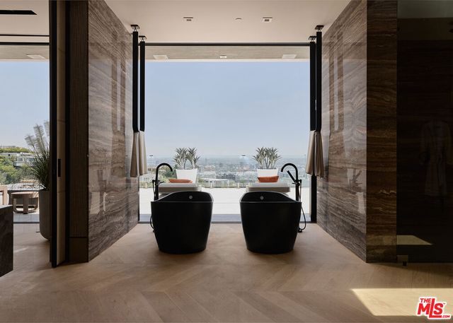 9330 Flicker Way, Los Angeles, CA 90069