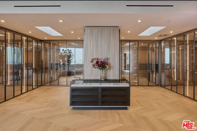 9330 Flicker Way, Los Angeles, CA 90069