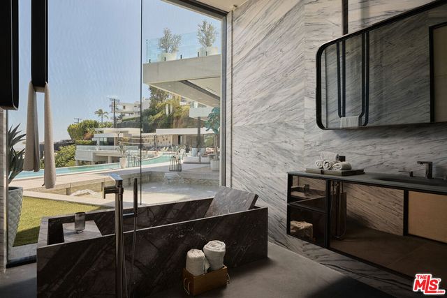 9330 Flicker Way, Los Angeles, CA 90069