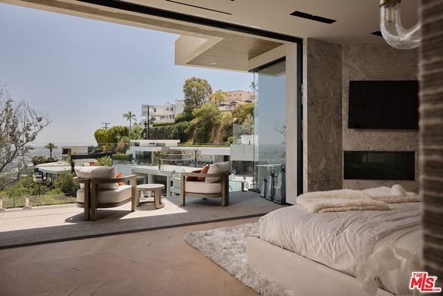 9330 Flicker Way, Los Angeles, CA 90069