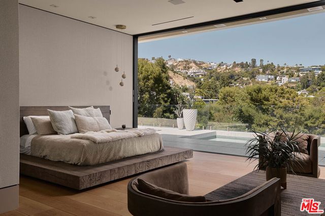 9330 Flicker Way, Los Angeles, CA 90069