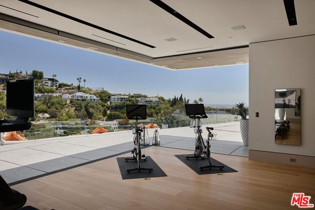 9330 Flicker Way, Los Angeles, CA 90069