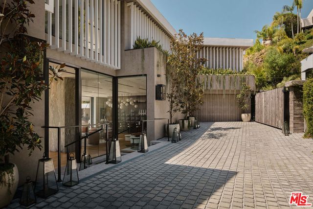 9330 Flicker Way, Los Angeles, CA 90069