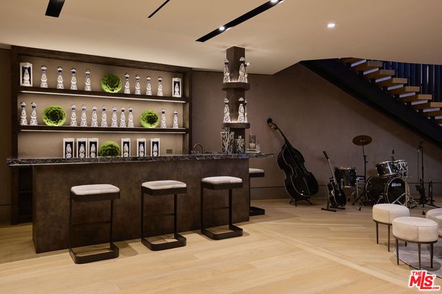 9330 Flicker Way, Los Angeles, CA 90069