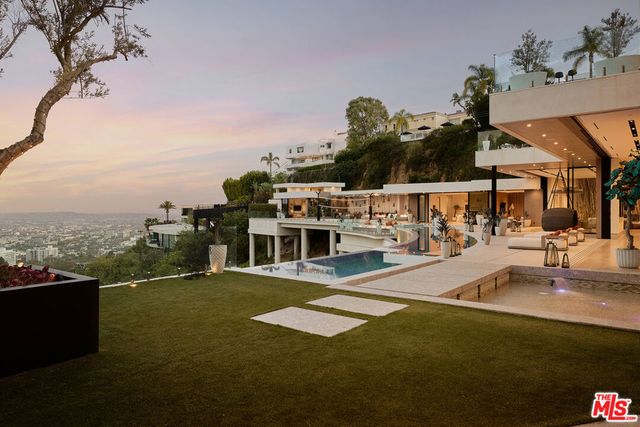 9330 Flicker Way, Los Angeles, CA 90069
