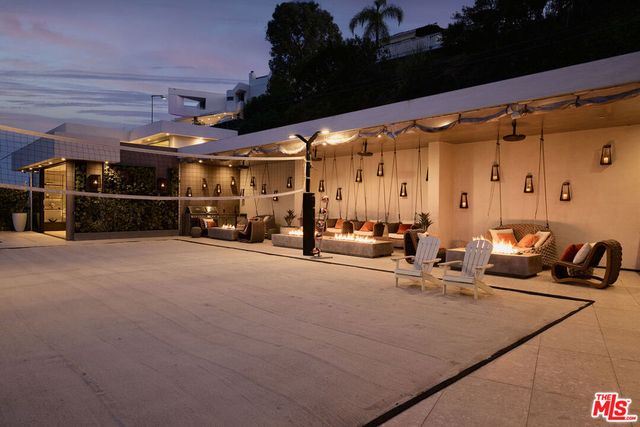 9330 Flicker Way, Los Angeles, CA 90069