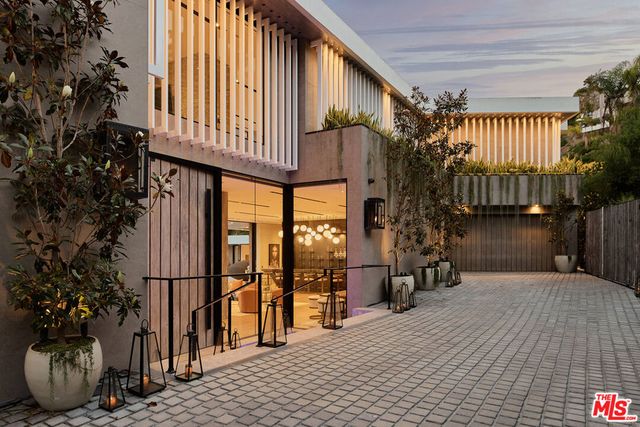 9330 Flicker Way, Los Angeles, CA 90069
