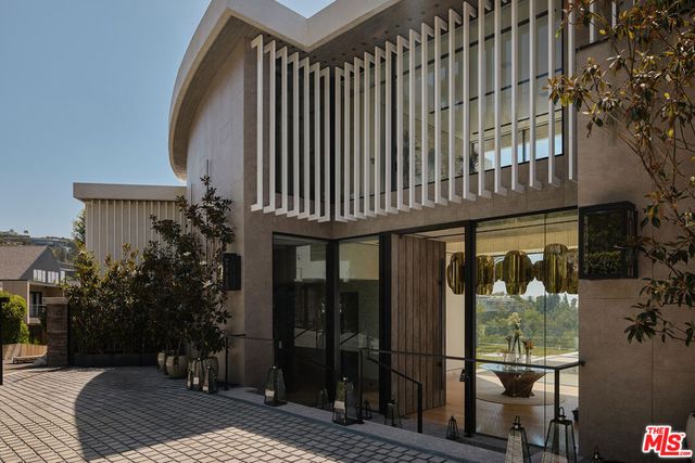 9330 Flicker Way, Los Angeles, CA 90069