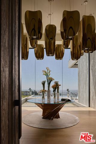 9330 Flicker Way, Los Angeles, CA 90069
