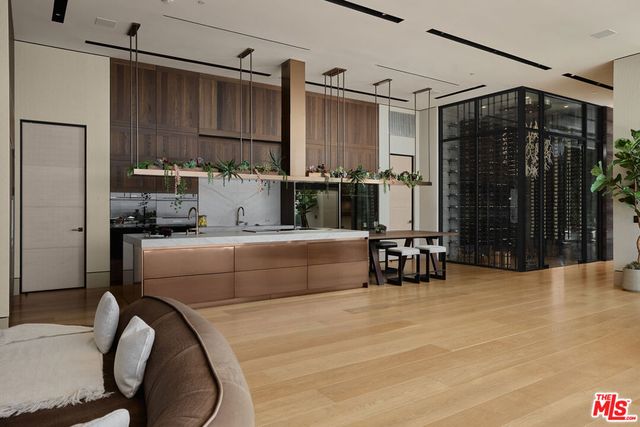 9330 Flicker Way, Los Angeles, CA 90069